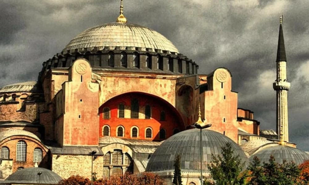 Έλληνας πρώην Πρέσβης για την Αγία Σοφία: «Έρχονται πολλά εσωτερικά προβλήματα για την Τουρκία»